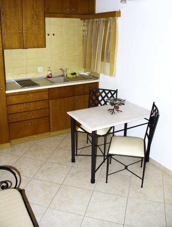Alisachni Apartman Livádi Kültér fotó